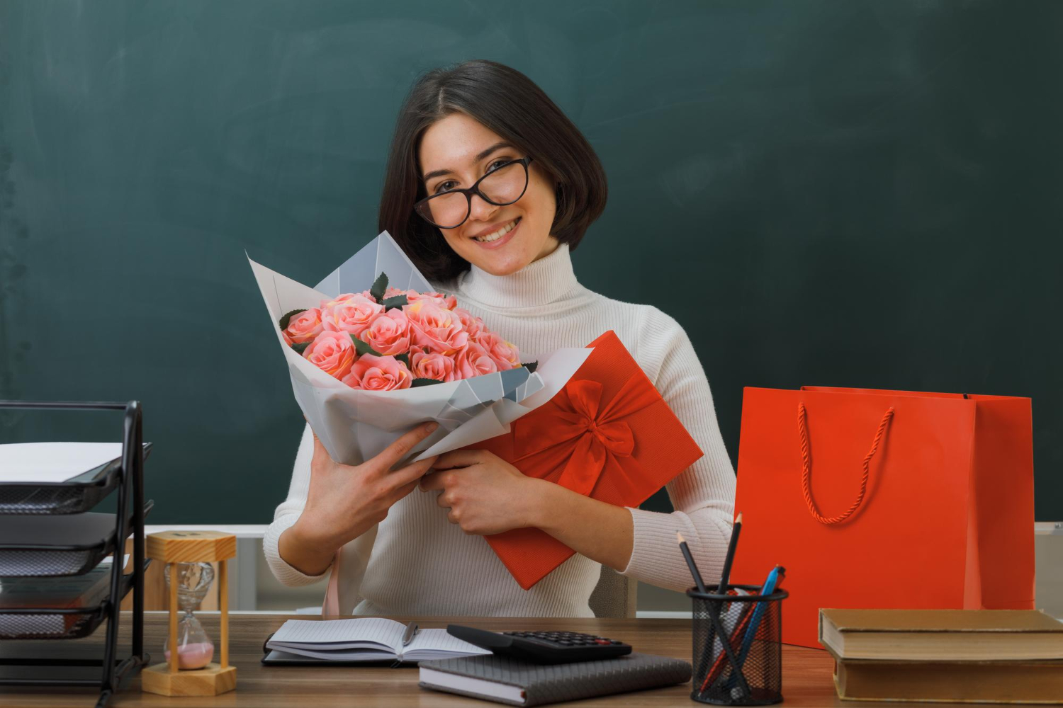 12 Stunning Birthday Gift Ideas for That Helpful Female Friend in the Office