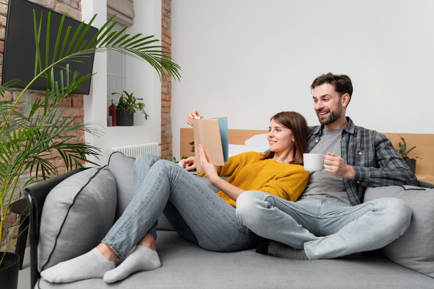 Top 10 Furniture Items to Gift on Your Wedding Anniversary