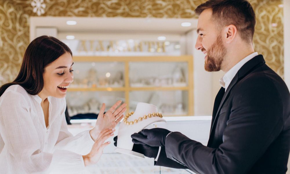 8 Gold Gift Items for Her on Anniversary with a Special Touch