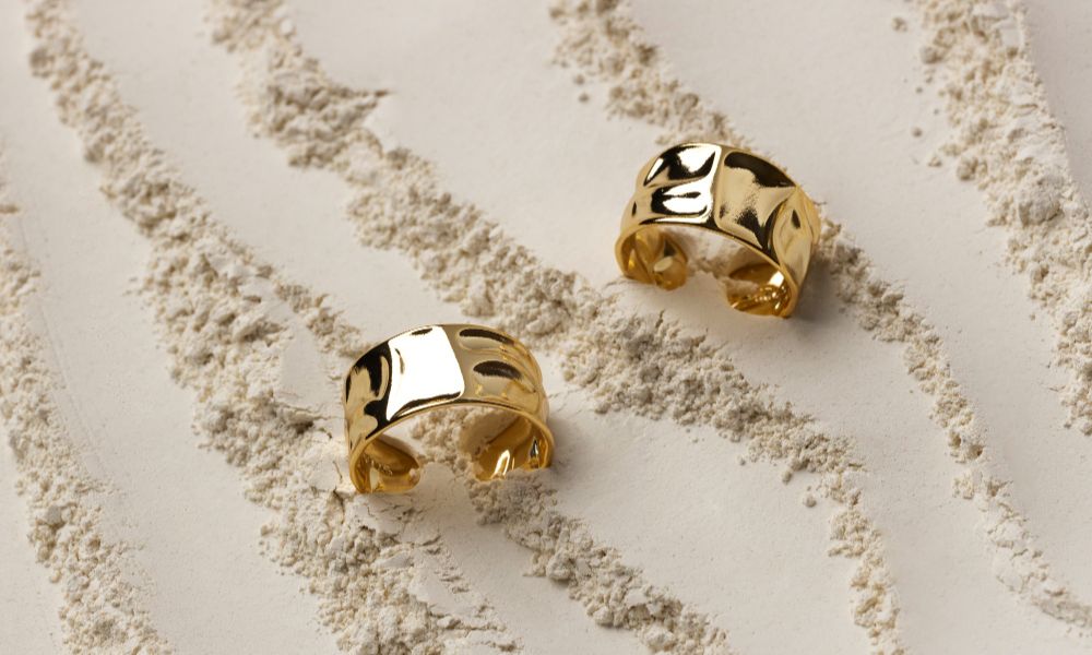 gold-earrings