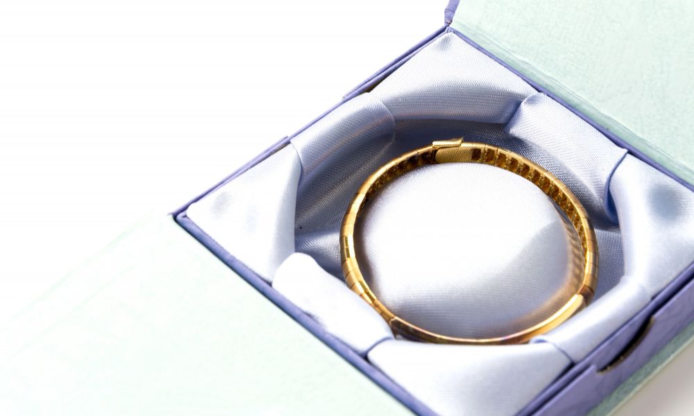 gold-bracelet