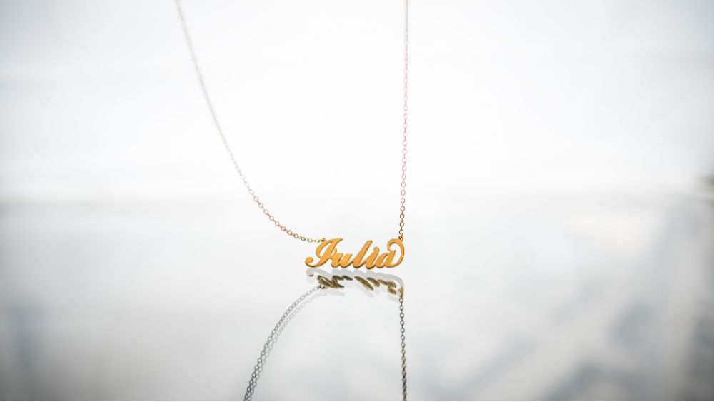 golden-pendant